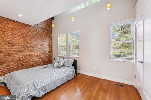 712 Kenyon St, Washington DC  20010-1522 exterior