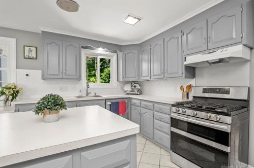 25 Adams Ave, Milford CT  06460-6501 exterior