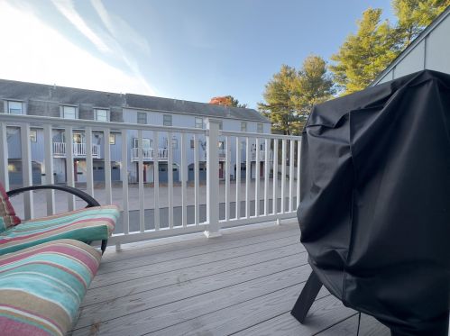 39 Bluestone Dr, Nashua NH  03060-6824 exterior