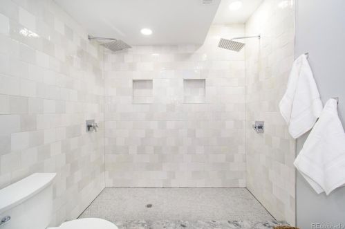 2111 Franklin St, Denver CO 80205-3905 exterior