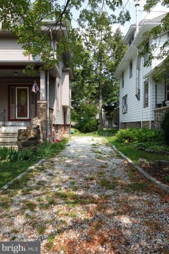 19 Alexander Ave, Camden, NJ 08109-2209