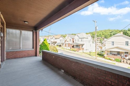 828 Vermont Ave, Glassport, PA 15045-1557