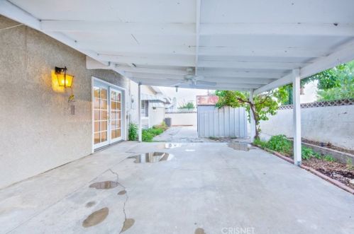 27325 Santa Clarita Rd, Santa Clarita CA  91350-1317 exterior