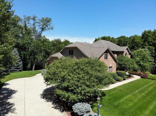 2001 William Dr, Valpo IN  46385-8196 exterior