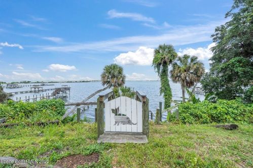 2915 Indian Riv Dr, Cocoa FL 32922-6607 exterior