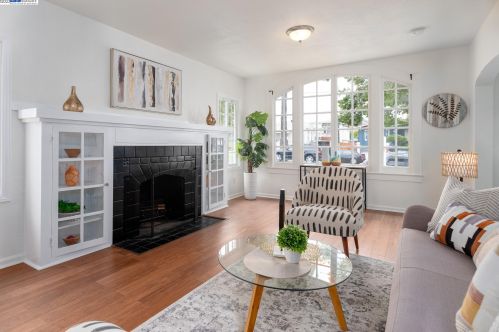 1451 Havenscourt Blvd, Oakland CA  94621-3627 exterior