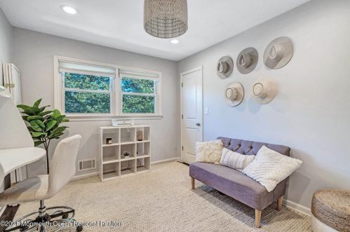 5 Coach Dr, Hazlet NJ  07730-1806 exterior