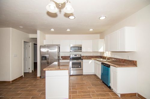 1408 Fresno St, Tucson, AZ 85745-2705