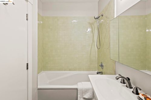 3214 Ettie St, Oakland CA  94608-4016 exterior