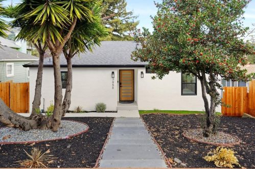 7956 Greenly Dr, Oakland, CA 94605-3602
