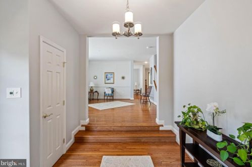 8550 Bauer Cir, Springfield VA  22152-2330 exterior