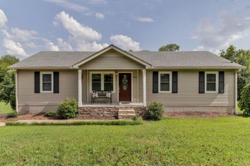 319 Malibu Canyon Dr, Columbia, TN 38401-6802
