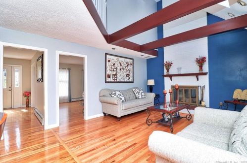 19 Tania Dr, Manchester CT  06040-6824 exterior