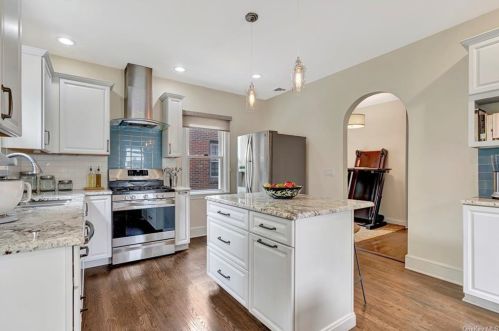 380 Summit Ave, Mount Vernon NY  10552-2206 exterior