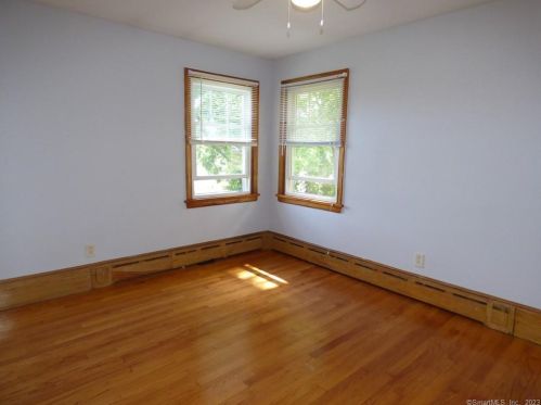 6 Ridgeland Cir, Wallingford CT  06492-2121 exterior