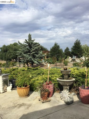 233 Menzel Rd, Hollister CA  95023-9745 exterior