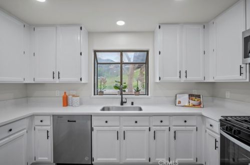 30807 Arlington St, Santa Clarita CA  91384-2453 exterior