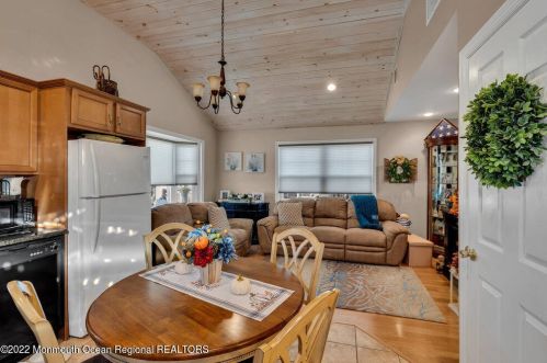 121 Dune Way, Lavallette, NJ 08735-1714