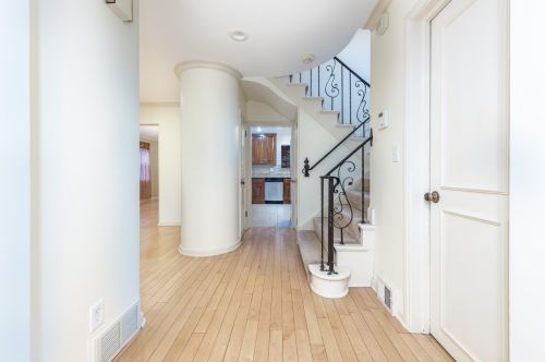 5449 Pocusset St, Pittsburgh, PA 15217-1910