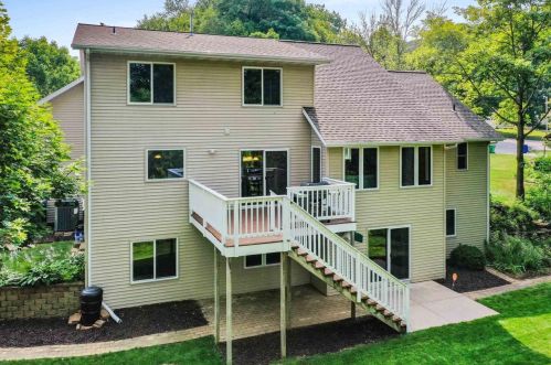 260 Swiss Meadow Ln, Green Bay, WI 54302-5253
