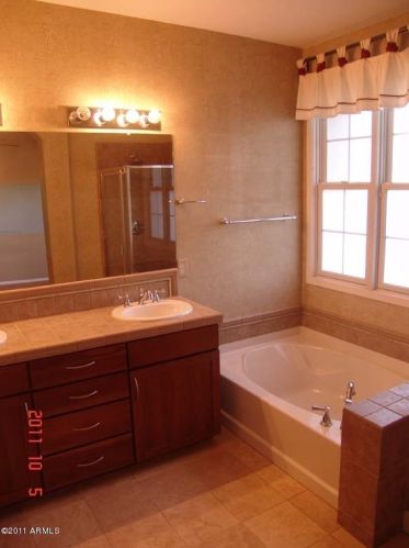 885 Osborn Ln, Gilbert, AZ 85296-1464