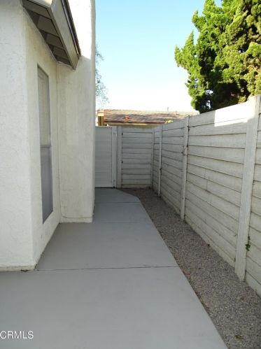 704 Holly Ave, Oxnard CA 93036-1907 exterior