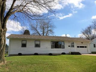 1323 Highland Pl, Faribault, MN 55021-6603