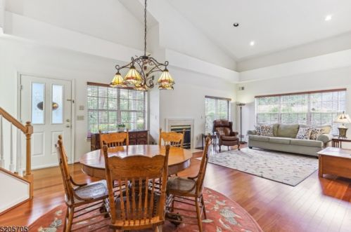 4 Heatherwood Ln, Bedminster, NJ 07921-2050