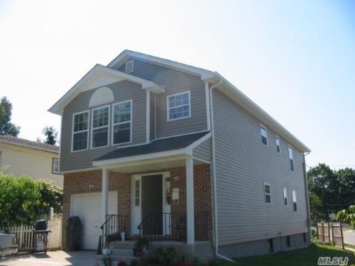 60 Jefferson Ave, Roosevelt, NY 11575-2454