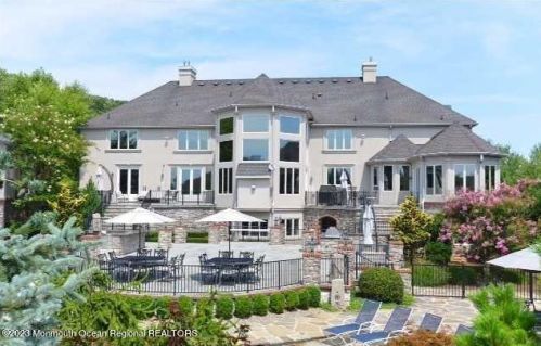 6 Via Veneto, Morganville, NJ 07751-4461