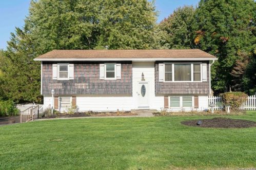 7 Drew Ct, New Hamburg, NY 12590-4803