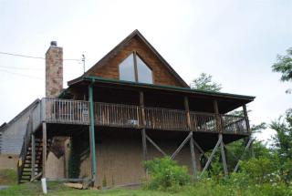 2233 Eagle Feather Dr, Pigeon Forge, TN 37876-1459