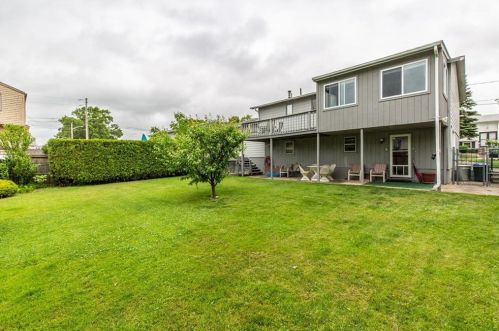 79 Thelma St, North Providence RI  02904-4560 exterior