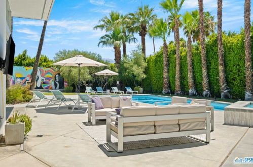 1189 Tamarisk Rd, Palm Springs CA  92262-5830 exterior