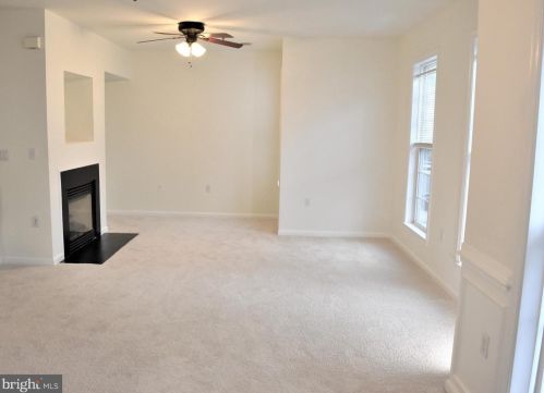 6807 Sabbarton Pl, Gainesville VA  20155-6226 exterior