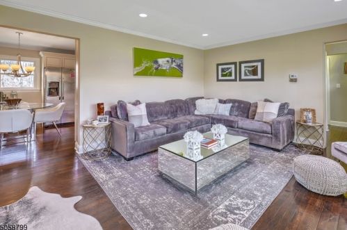 115 Old Stonehouse Dr, Bedminster, NJ 07921-2563