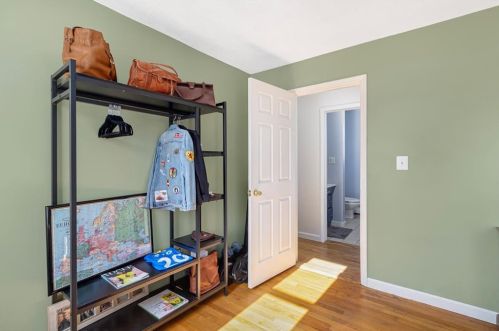 184 Grove Ave, Warwick RI  02889-5404 exterior