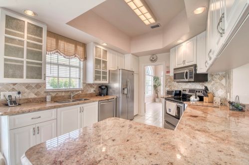 8208 Palm Hammock Ln, Hobe Sound FL 33455-8223 exterior