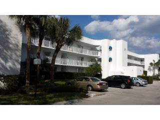 6120 River Run Dr, Sebastian, FL 32958-4779