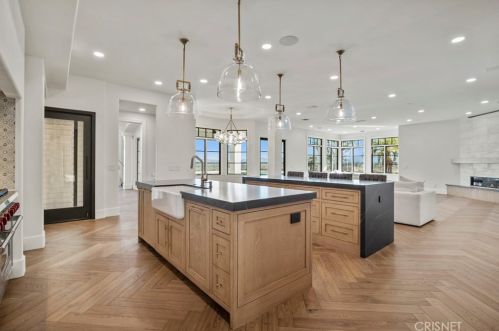 25682 Oak Meadow Dr, Santa Clarita CA  91381-0762 exterior