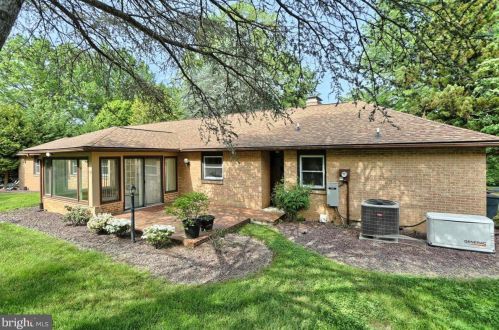 838 Kiehl Dr, Lemoyne PA  17043-1205 exterior