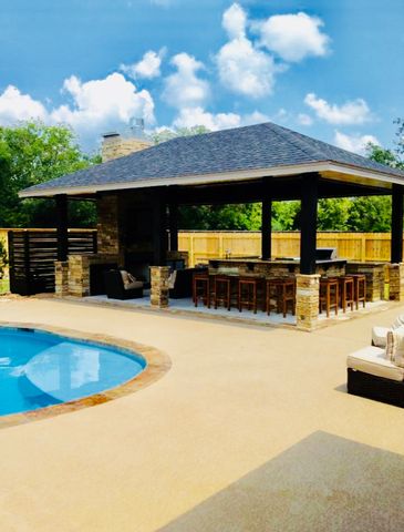 1017 Heritage Oaks Dr, Angleton TX  77515-8825 exterior