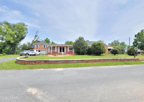 2920 Park St, Marianna, FL 32446-3166