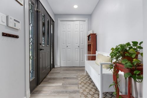 14 Millpage Dr, Bethpage NY  11714-4809 exterior