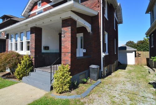319 Margaret St, Jeannette, PA 15644-1824