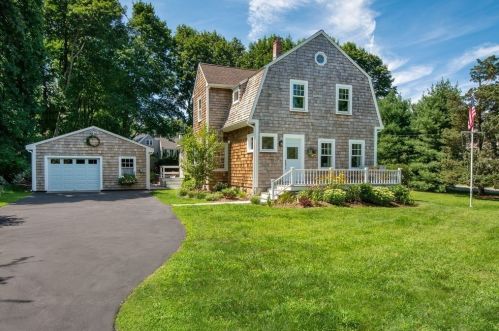 41 Spring St, Cohasset, MA 02025-1725