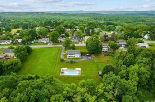 257 Osborne Hill Rd, Fishkill NY  12524-2510 exterior