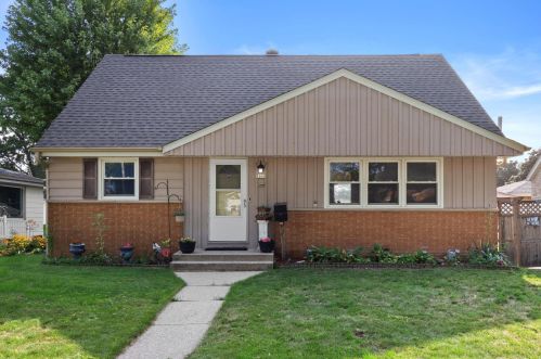 5050 20th St, Milwaukee WI 53233-2506 exterior