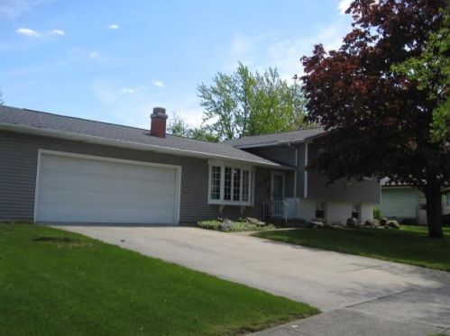 708 East St, Crown Point, IN 46307-4945