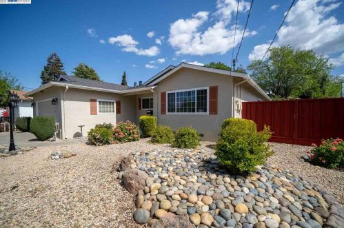 1554 Claycord Ave, Concord CA  94521-2214 exterior